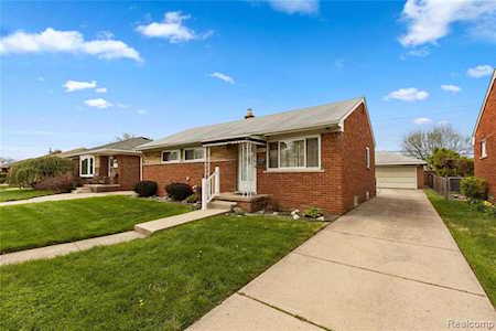 25123 Collingwood St Roseville, MI 48066