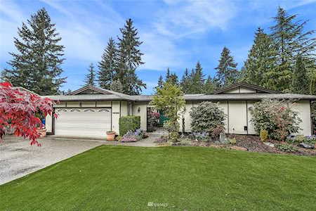 4530 NE 203rd Place Lake Forest Park, WA 98155