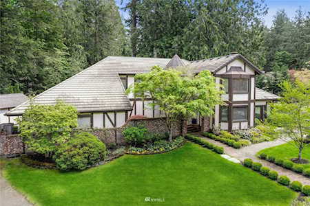 8600 Ma And Pa Ln NE Bainbridge Island, WA 98110