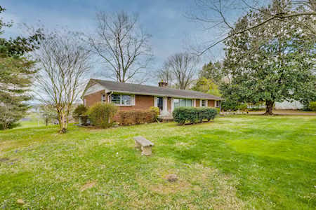 1118 Happy Valley St Elizabethton, TN 37643