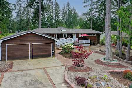 311 E Rainier Dr Allyn, WA 98524