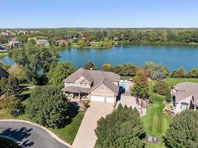 8510 Kelzer Pond Drive Victoria, MN 55386
