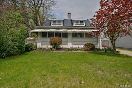 136 School Ave Clawson, MI 48017
