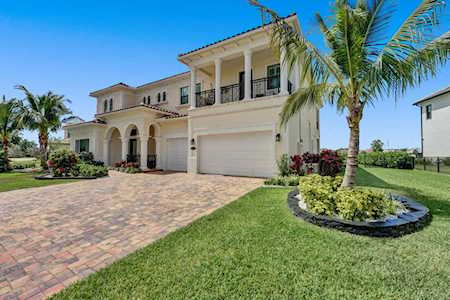 8124 Grand Prix Lane Boynton Beach, FL 33472