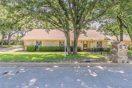 2840 Winterhaven Drive Hurst, TX 76054