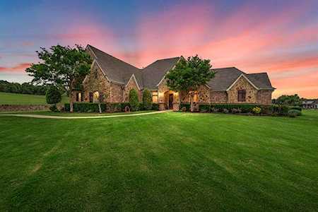 104 Country Vista Circle Burleson, TX 76028