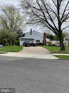 16 Stonebridge Rd Cherry Hill, NJ 08003