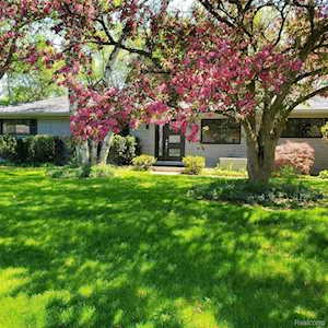 910 Dursley Rd Bloomfield Twp, MI 48304