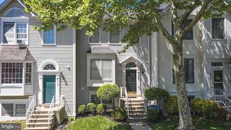 6906 Compton Ln Centreville, VA 20121