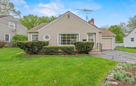 434 Lawndale Ave Woodstock, IL 60098