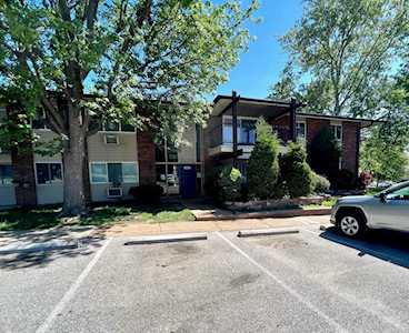 10015 Bunker Hill Dr St Louis, MO 63123