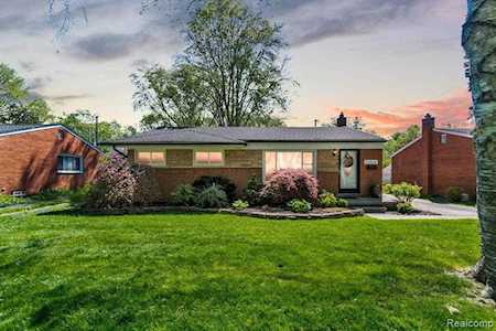22916 Hayden St Farmington, MI 48336