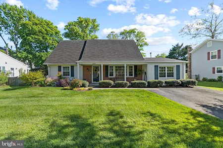 13309 Point Pleasant Dr Fairfax, VA 22033