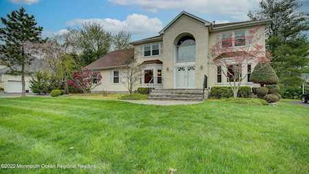 47 Amagansett Dr Morganville, NJ 07751