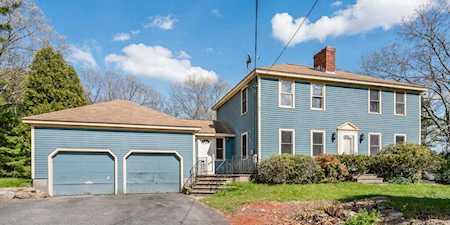 34 Chipper Hill Rd Northbridge, MA 01534