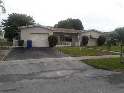 3940 NW 47th Ave Lauderdale Lakes, FL 33319