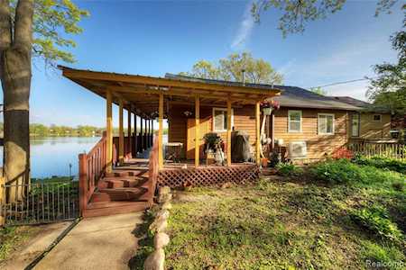 6340 Sporny Dr Green Oak Twp, MI 48116