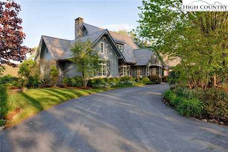 925 Summit Park Dr Banner Elk, NC 28604