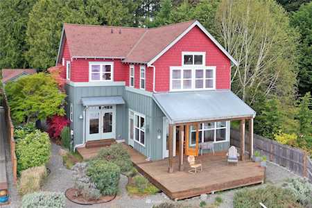 16158 Virginia Point Rd NE Poulsbo, WA 98370