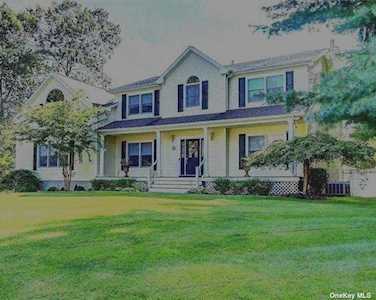29 Wildflower Drive Kings Park, NY 11754