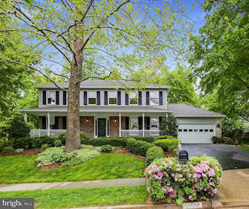 12004 Rosiers Branch Dr Herndon, VA 20170