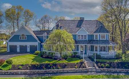 61 Roma Lane Reading, MA 01867
