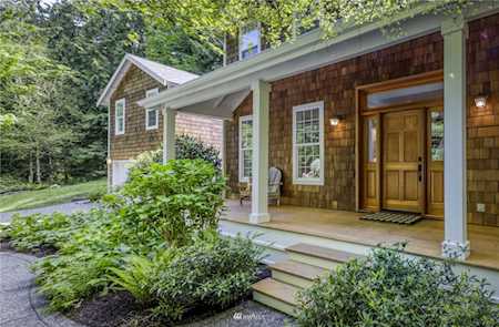 8395 NE Grizdale Ln Bainbridge Island, WA 98110