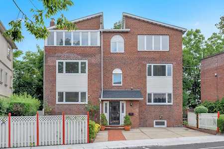 64 Kingswood Rd Weehawken, NJ 07086