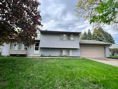 1608 Jeanette Ave St. Charles, IL 60174