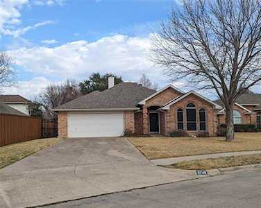2748 Crystal Glenn Circle Hurst, TX 76054