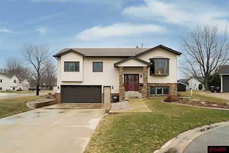 205 James Ct Eagle Lake, MN 56024