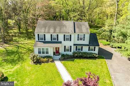 10 Meadow Dr Moorestown, NJ 08057