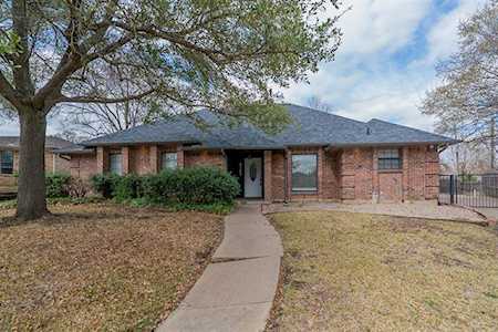 5103 Wind Rock Court Arlington, TX 76017