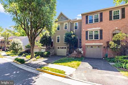6830 Earthstar Ct Springfield, VA 22152
