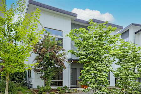 4274 S Greenbelt Station Dr Seattle, WA 98118