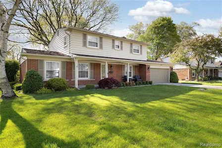 15589 Ashurst St Livonia, MI 48154