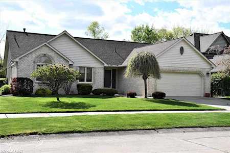 53771 Paul Wood Dr Macomb, MI 48042