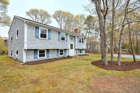 18 Amphibian Rd Falmouth, MA 02536