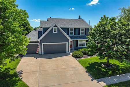 1001 E Pumpkin Ridge St Gardner, KS 66030