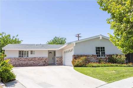 27945 Oakmoor St Canyon Country, CA 91351