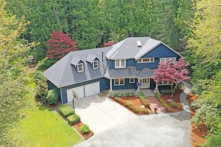 10539 Arrow Point Dr NE Bainbridge Island, WA 98110