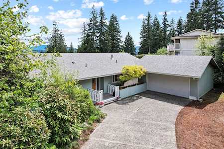 824 179th Place NE Bellevue, WA 98008