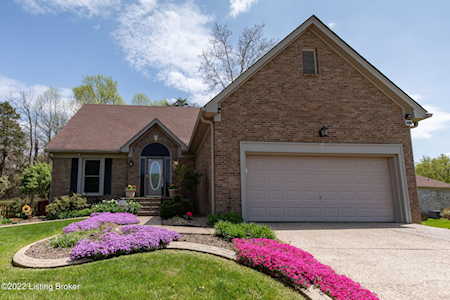 4021 Saratoga Woods Dr Louisville, KY 40299