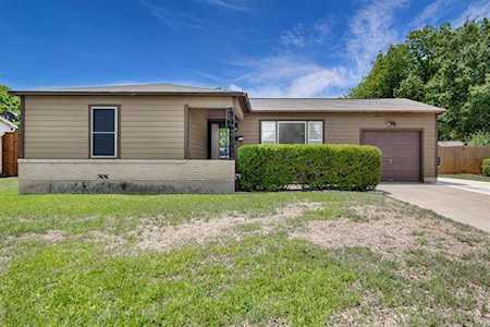 208 SE Newton Drive Burleson, TX 76028