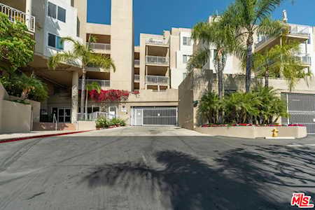 2222 N Beachwood Dr Los Angeles, CA 90068