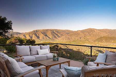14422 Pauma Vista Dr Valley Center, CA 92082
