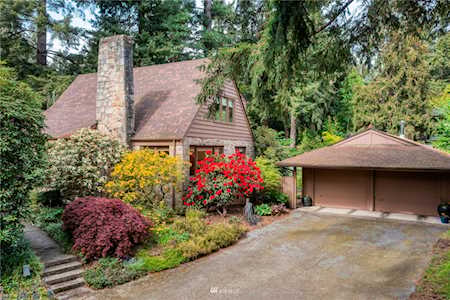 17516 Ballinger Way NE Lake Forest Park, WA 98155