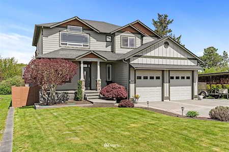 765 Livingston Bay Shore Dr Camano Island, WA 98282