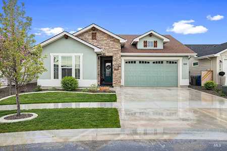 6863 N Cathedral Ct Meridian, ID 83646