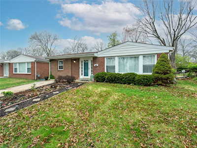 7173 Hazelwood Ln. St Louis, MO 63130